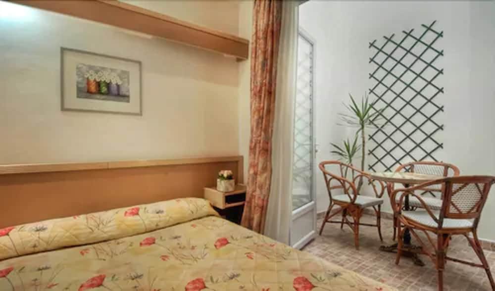 Hotel Edgar Quinet Париж Экстерьер фото